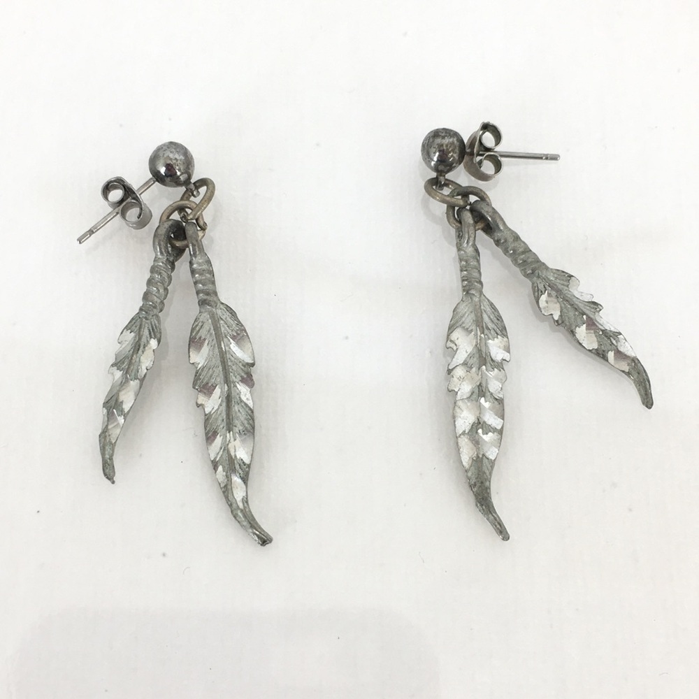 Bohemian Diamond Cut FeatherโDangle Earrings Silver Tone Post Style Western